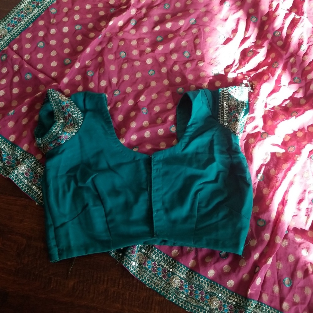 Saree with blouse!! - Picture 4 of 8